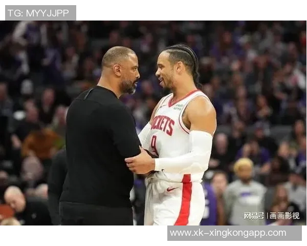 乌度卡调侃狄龙全场互动揭秘两人赛场幽默瞬间