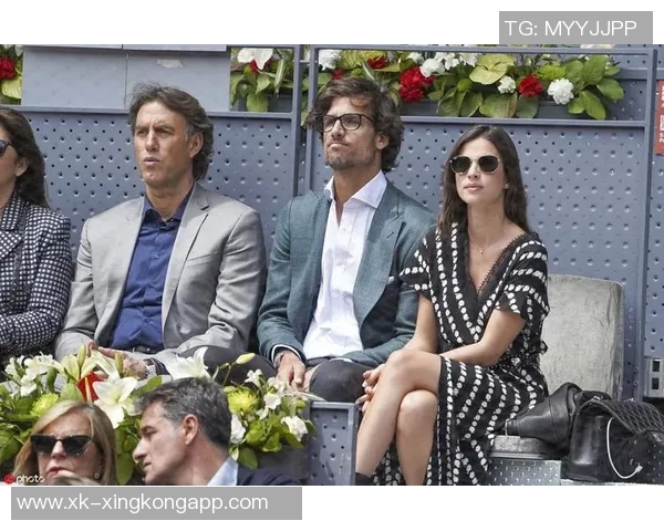 杨瀚森与女友首次同框合影凯尔登赛后甜蜜瞬间引发热议 杨瀚森与女友首次同框合影凯尔登赛后甜蜜瞬间引发热议