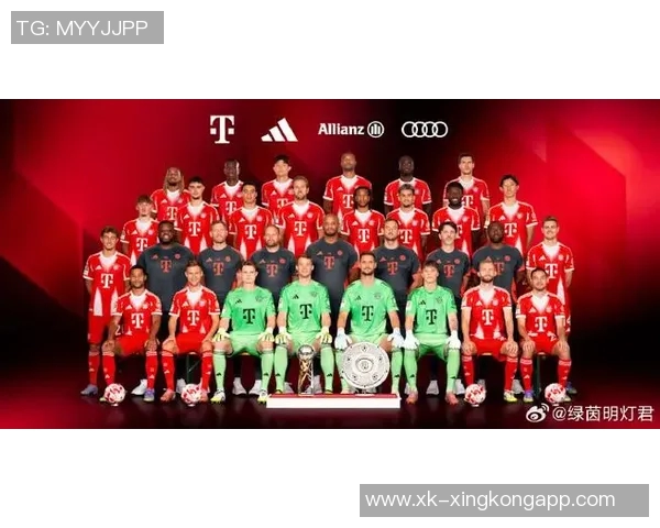 拜仁25-26赛季全家福揭晓夏窗四新援与德超杯奖杯沙拉盘同框亮相