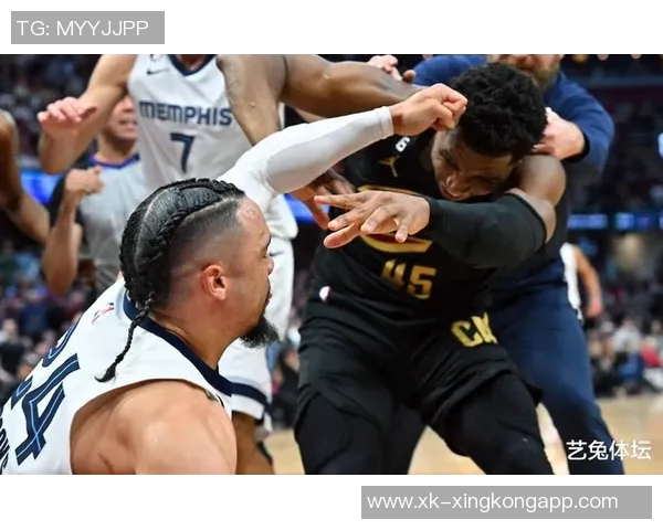 火药味十足詹姆斯与狄龙激烈对抗全场回顾三次技术犯规引发热议