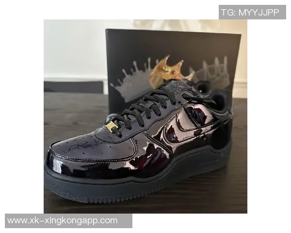 詹姆斯专属AF1即将发售超大皇冠Logo设计引发球迷热议