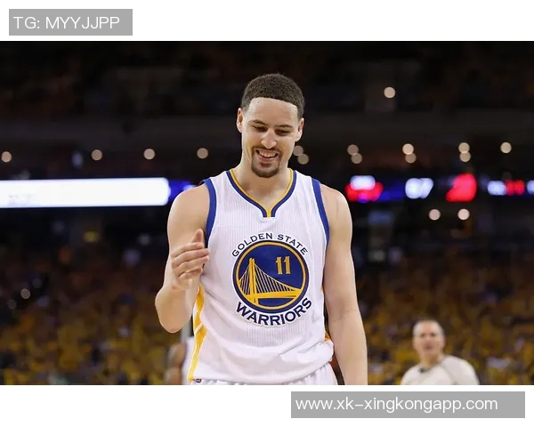 克莱替补首节表现出色5分钟内贡献5分2板1助1断展现冷静实力